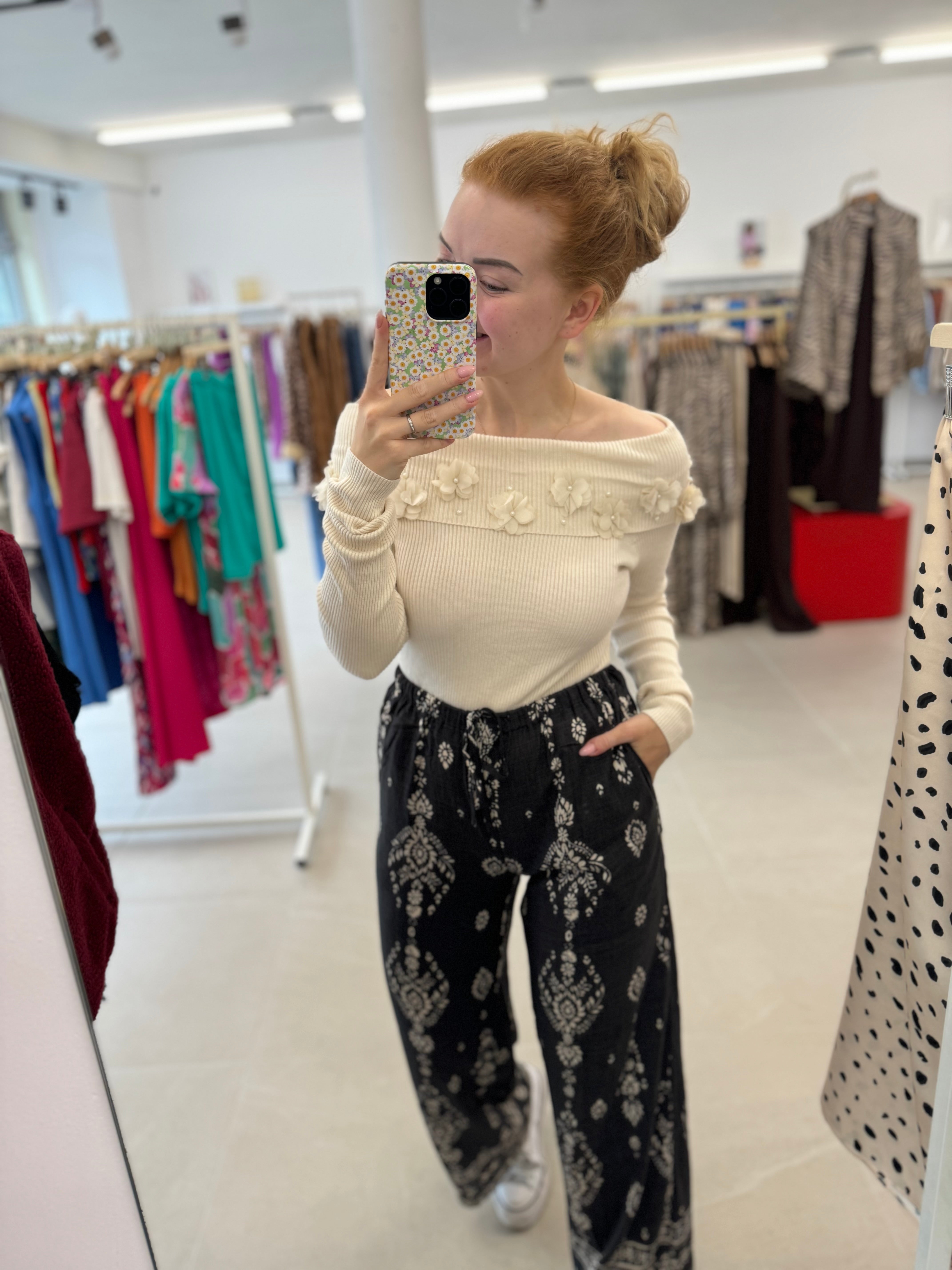 Off shoulder knitted top - Flowers