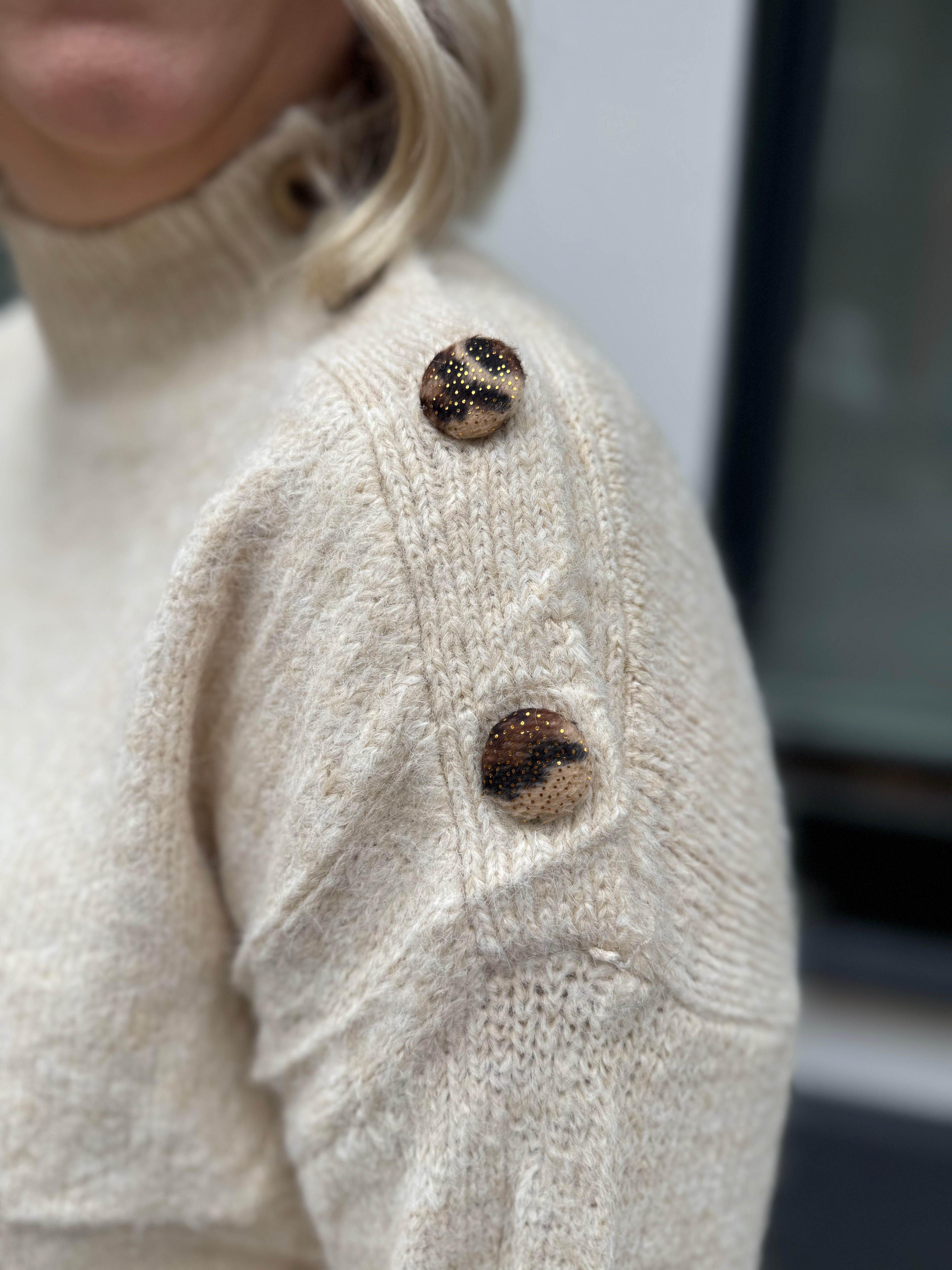 Beige knit - Leo button